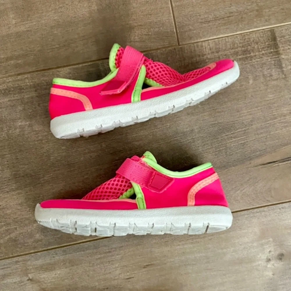 Wonder Nation Toddler Girls Beach Water Shoes in Pink